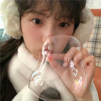 公园里的女孩